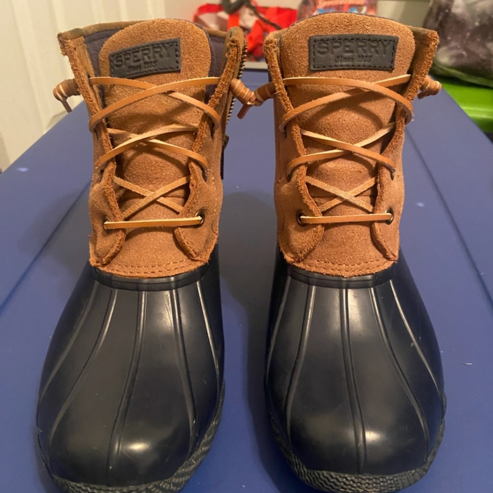 Sperry boots waterproof size 7.5